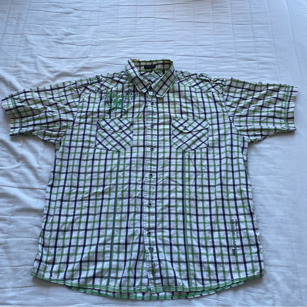 Men's Green and White Plaid Short-Sleeve Button-Up Shirt